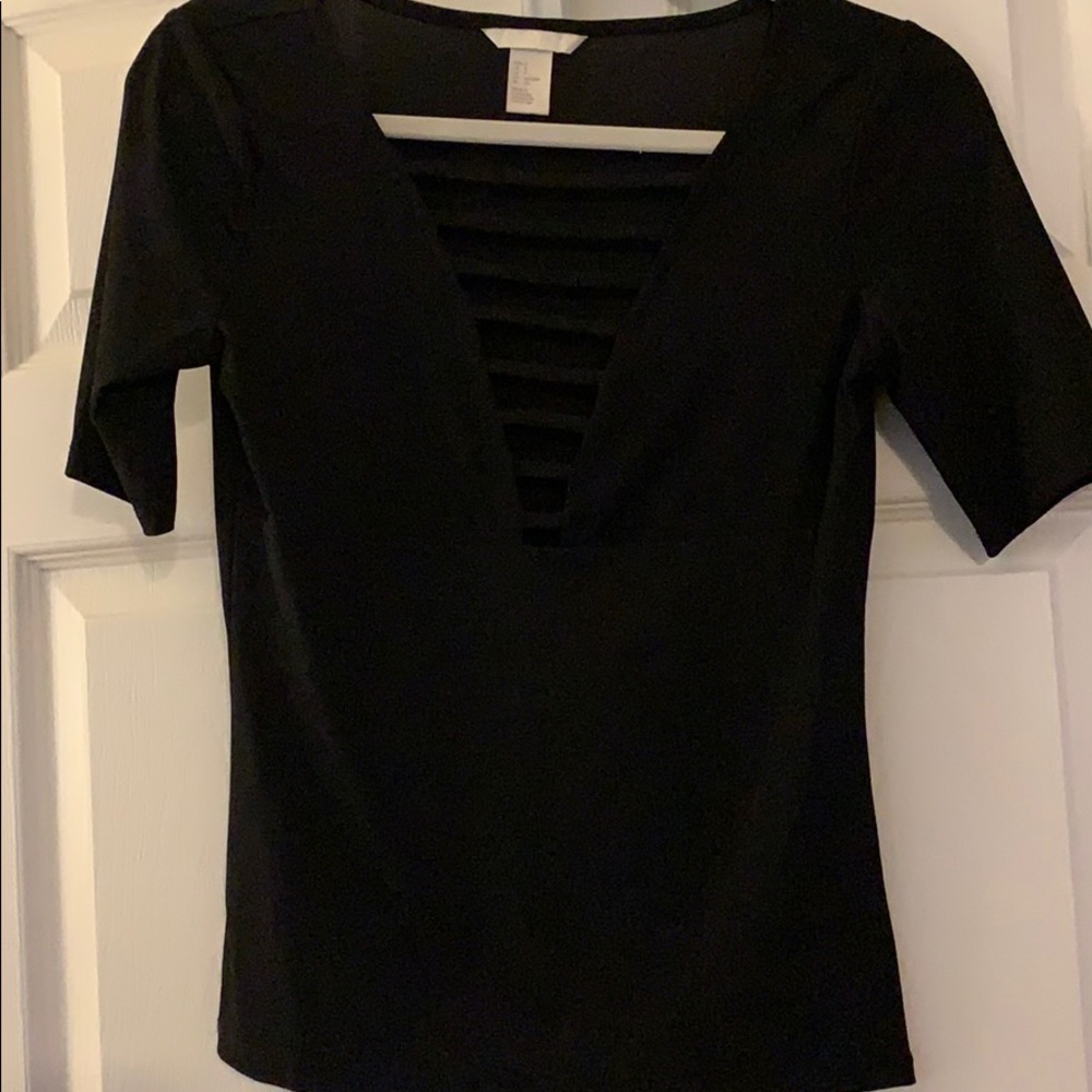 Soft black ribbed tee with front striped detail
